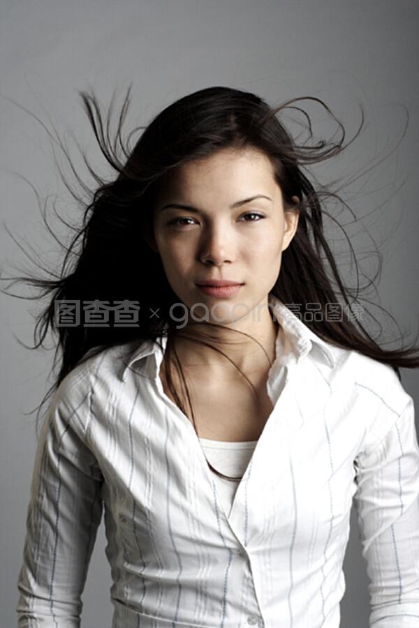 弹壳与玫瑰